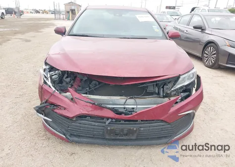 2021 Toyota Camry Le z USA, uszkodzony, nr VIN 4T1C11AK9MU534253